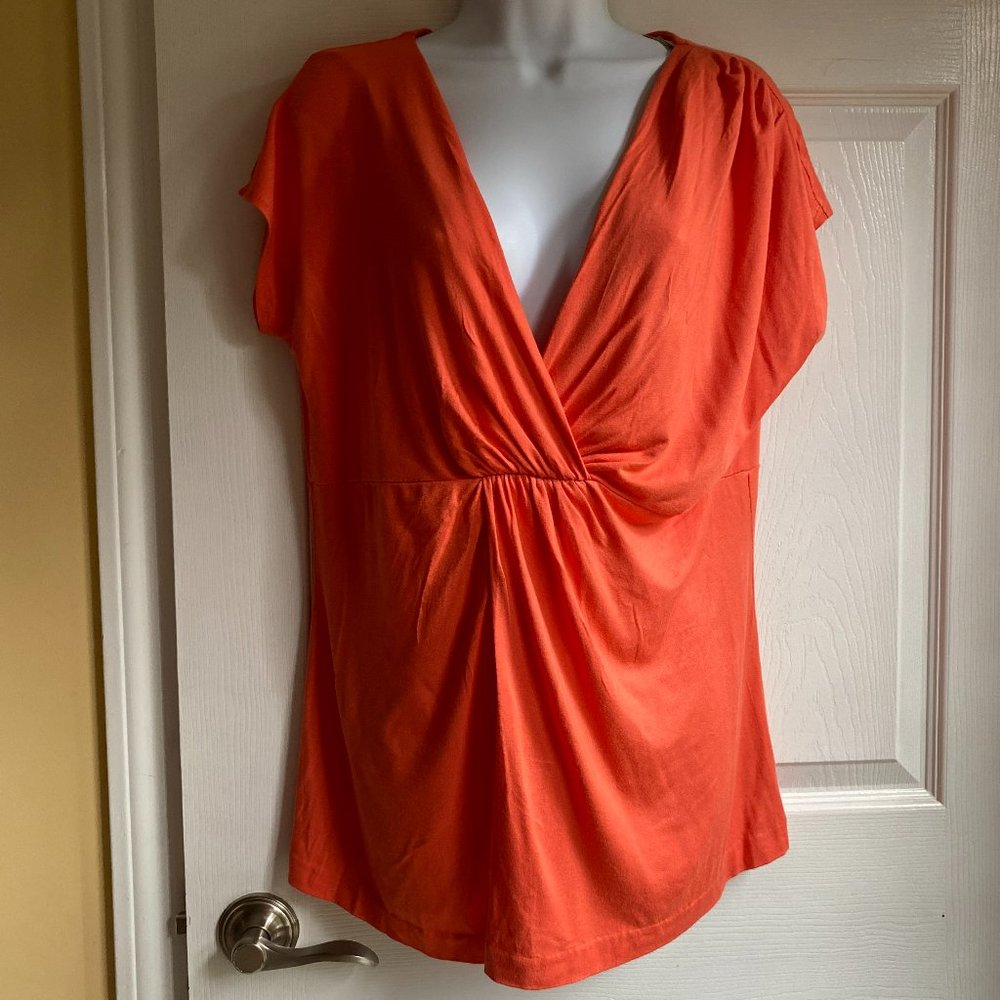 Short sleeve knit top  NWT
